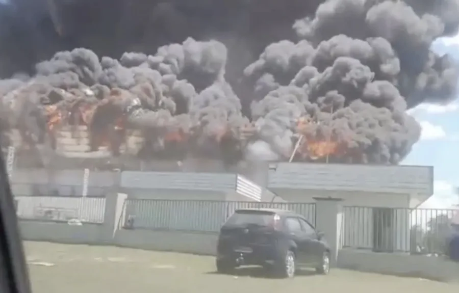 Explosão de faíscas em soldagem incendeia fábrica da Effa Motors em Manaus e paralisa produção