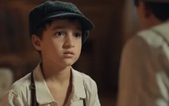 Novela: Samir some após acusação de roubo e Estela teme surdez da irmã em Êta Mundo Melhor!