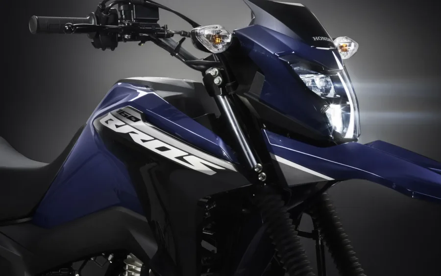 Bros 160 2026 ganha versão azul e mantém motor de 14,3 cv