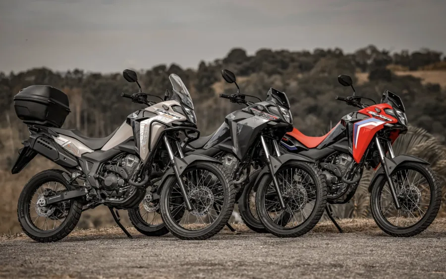 Honda XRE 300 Sahara 2026 surge com nova cor cinza e reforça domínio entre as trails no Brasil