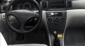 Toyota Corolla 2002 mantém força no mercado de usados com economia, espaço e manutenção barata