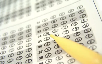 Concursos 2025 oferecem vagas em diversas áreas e salários atrativos que podem ultrapassar R$ 30 mil