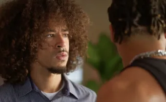 Ryan vira refém do crime e abre salão para bandidos em Dona de Mim às 19h15