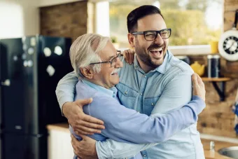 10 frases para mandar no Whatsapp no Dia dos Pais; a importância desta data como celebração e reconhecimento familiar no Brasil