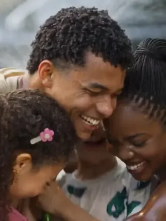 Novela Dona de Mim: resumo de hoje (13) brincadeira acaba com tombo