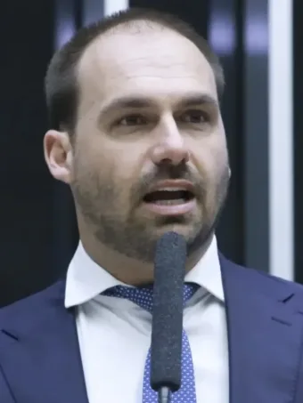 Eduardo Bolsonaro xinga Jair em mensagens reveladas pela PF