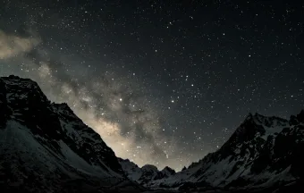 Horóscopo de 15/8: Sol em Leão e Lua em Touro guiam acordos, finanças e decisões com segurança hoje