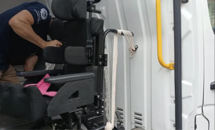 RX, laudos e foto clínica reforçam denúncia sobre viagem insegura.