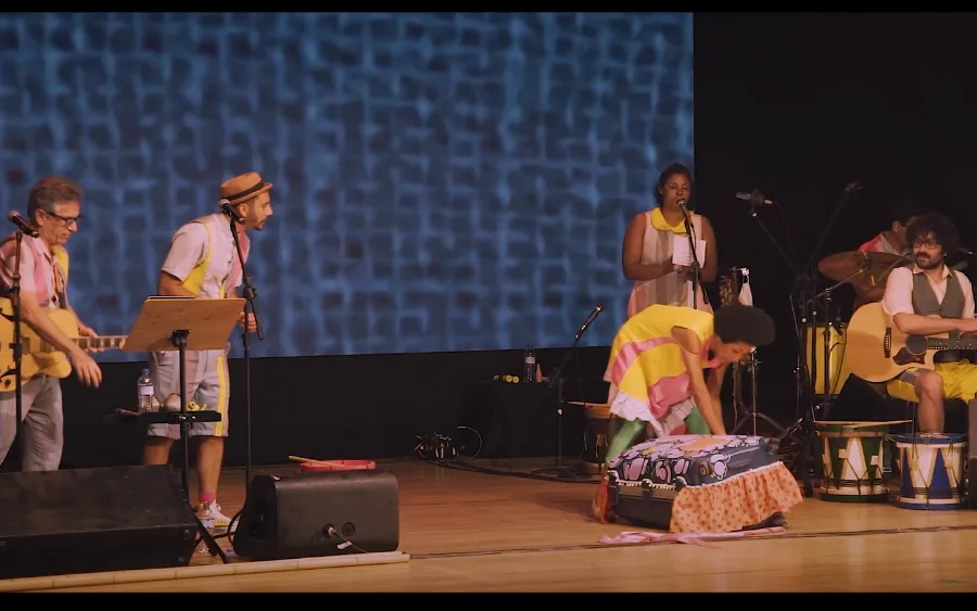 Com o objetivo de levar música autoral inteligente às famílias e promover o respeito à infância, a Trupe Trupé tem entre seus integrantes múltiplos artistas com vivências em cultura popular de diversas regiões do país. 