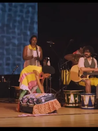 Libras e audiodescrição: o padrão de acessibilidade que chega ao palco