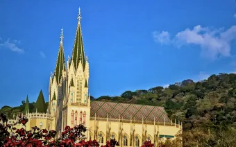 Basílica de visual europeu em Caieiras vira rota de visita na Serra da Cantareira em 2026