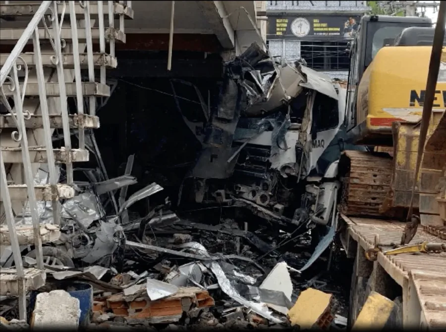 Ladeira perigosa em Caieiras registra novo acidente com caminhão descontrolado