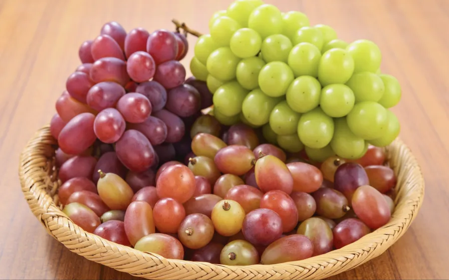 Uva fresca x passa: diferença de água, fibras, calorias e açúcar