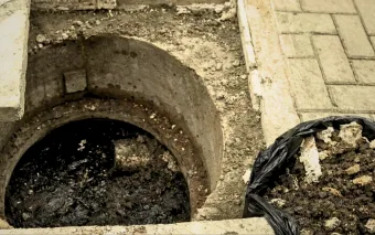 Condomínio novo em Caieiras relata refluxo de esgoto e alagamentos