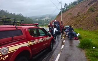 Acidente com motociclista idoso que sofre parada cardíaca após queda em Franco da Rocha na manhã desta terça 13/01