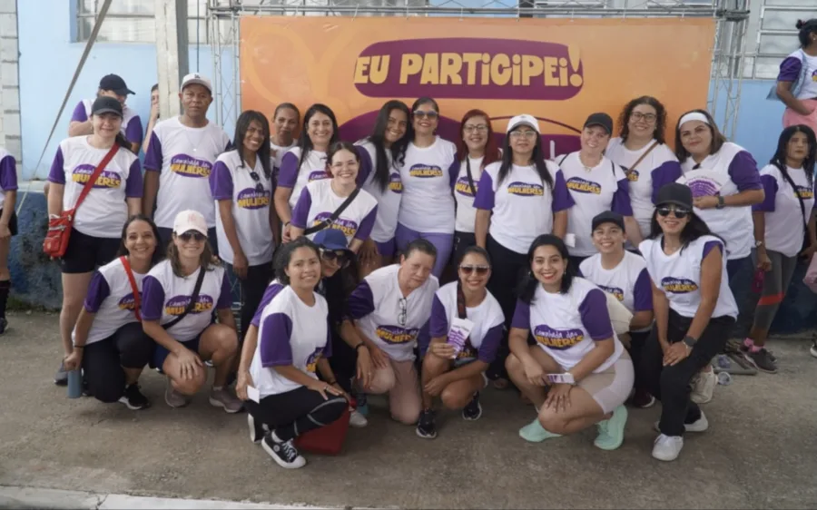 Atividade organizada pela Prefeitura de Caieiras reuniu participantes em caminhada coletiva com ações de saúde, informação e atividades culturais.