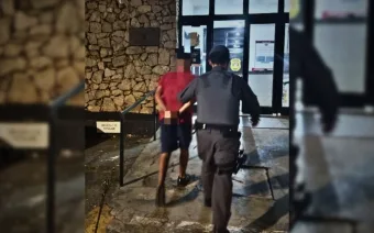 Franco da Rocha: homem é preso após agredir esposa com filha no colo; vizinhos impedem pior