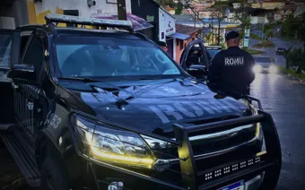 Homem compra moto por R$ 2 mil no WhatsApp, descobre que era roubada e acaba preso com cocaína