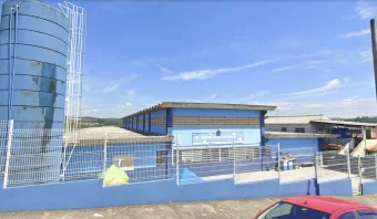 Caieiras: teto de sala de creche desaba durante aula, professora percebe estalos e retira crianças segundos antes