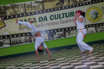 Oficina de capoeira em Pirapora do Bom Jesus amplia acesso à cultura e tradição brasileira