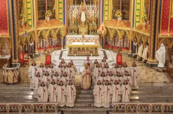 Arautos do Evangelho em Caieiras: 26 diáconos viram padres em cerimônia rara e cheia de símbolos, veja o que isso revela