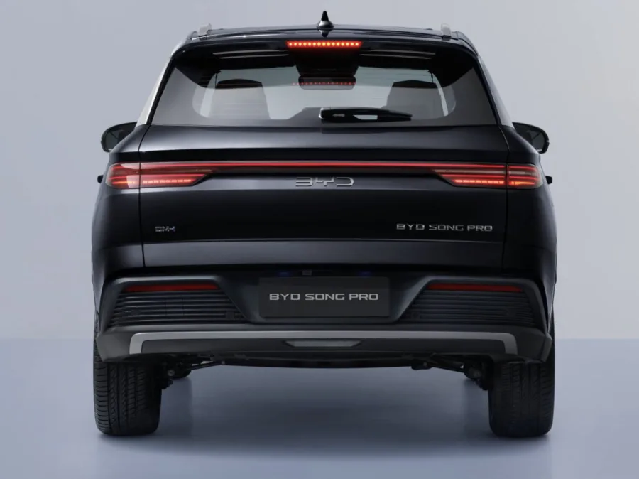 O conjunto híbrido mantém motor 1.5 aspirado de 110 cv com apoio elétrico. A potência segue entre 223 cv e 235 cv, sem diferença com etanol ou gasolina