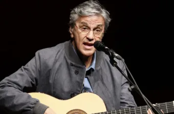 Caetano Veloso na ditadura: episódio no Senado reacende debate sobre fatos históricos e desinformação