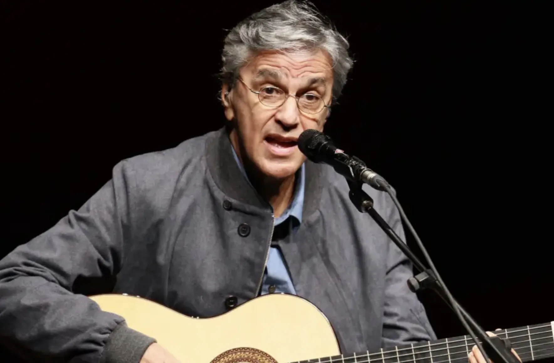 Caetano Veloso na ditadura: episódio no Senado reacende debate sobre fatos históricos e desinformação