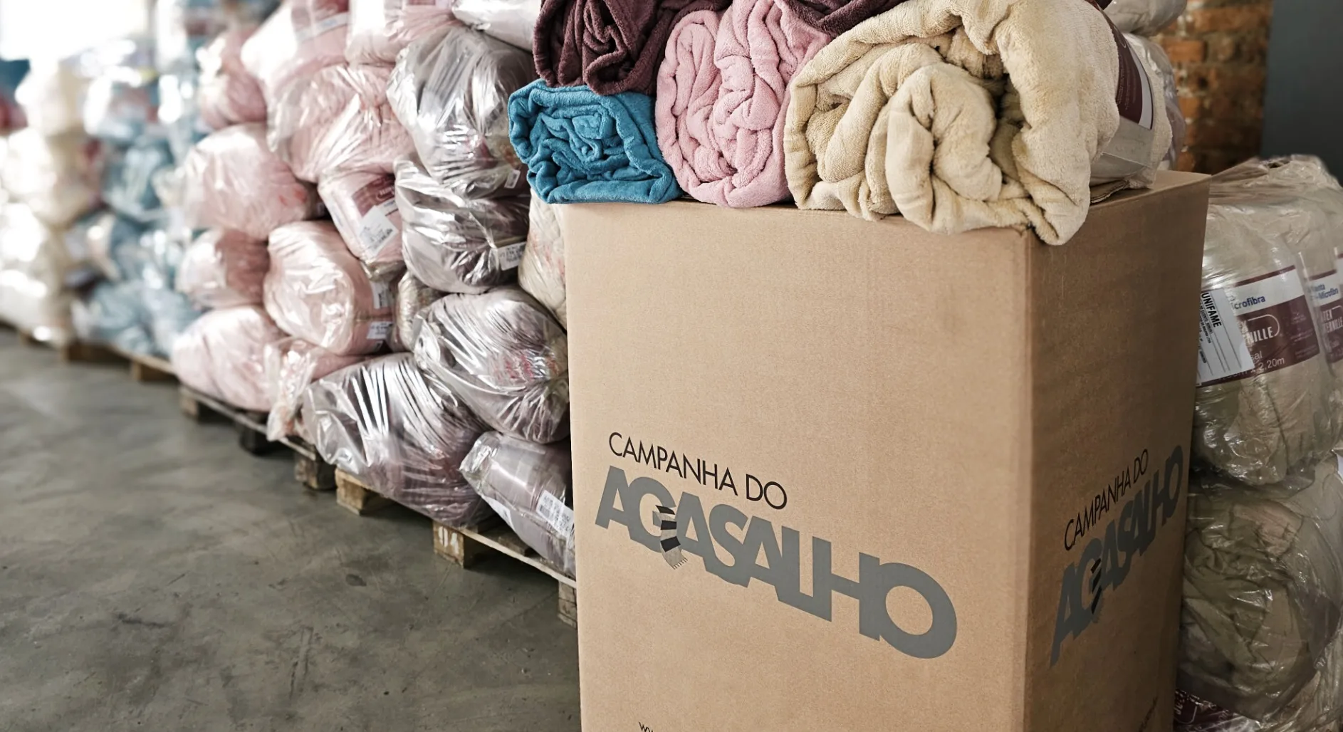 Veja onde doar roupas e cobertores na Campanha do Agasalho 2026 e como a distribuição é feita nas regiões mais frias