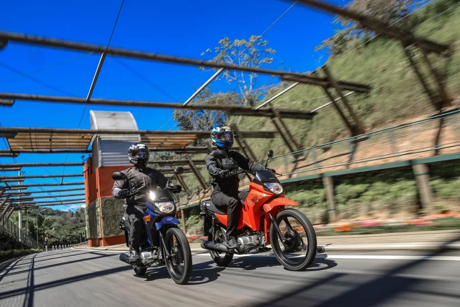 A nova Honda Pop 2027 mexe onde mais importa: tirou o freio do pé e colocou na mão. Para quem nunca pilotou, isso muda tudo no dia a dia e reduz erro na rua