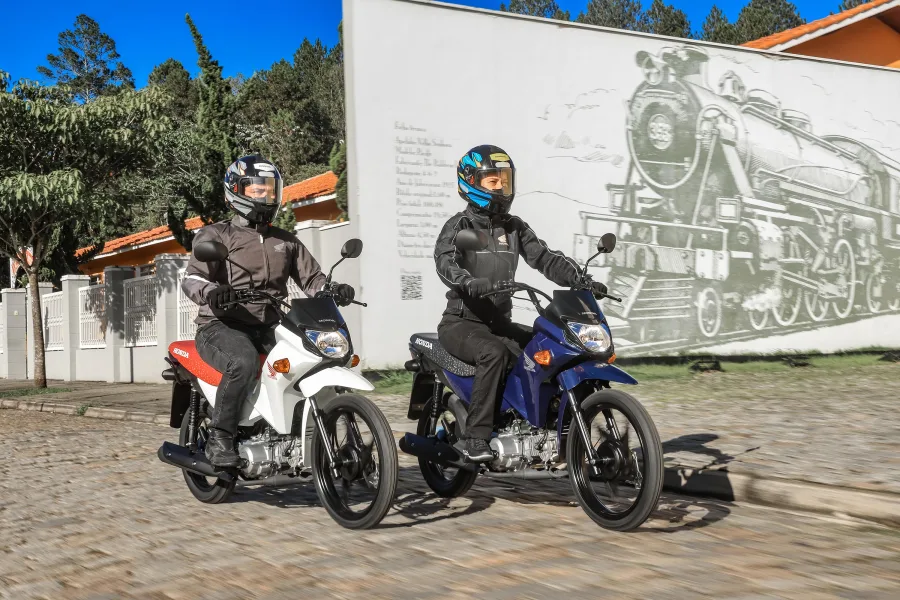 O cenário ocorre justamente no momento em que a linha 2027 chega ao mercado com mudanças relevantes no sistema de frenagem, ciclística e design, mantendo a proposta de mobilidade urbana simples, econômica e voltada a iniciantes e profissionais.