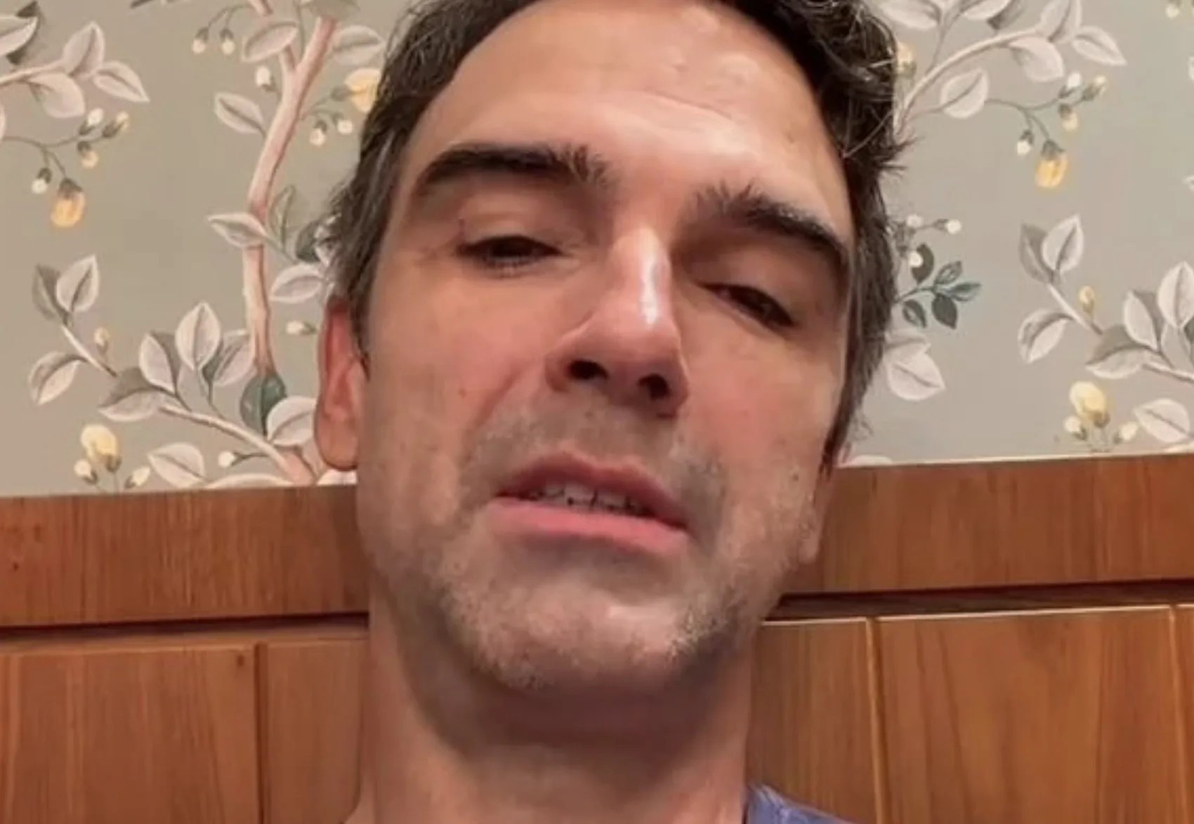 Tadeu Schmidt relata cansaço extremo após o fim do BBB 26 e descreve reação do corpo após maratona de mais de 100 dias