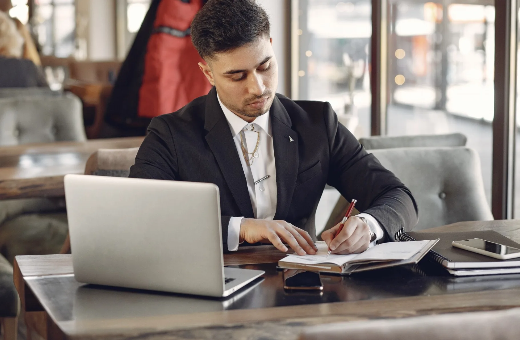 Técnico Judiciário: Concurso do Tribunal de Justiça com 800 vagas, salários de até R$ 10 mil e inscrições previstas para maio de 2026