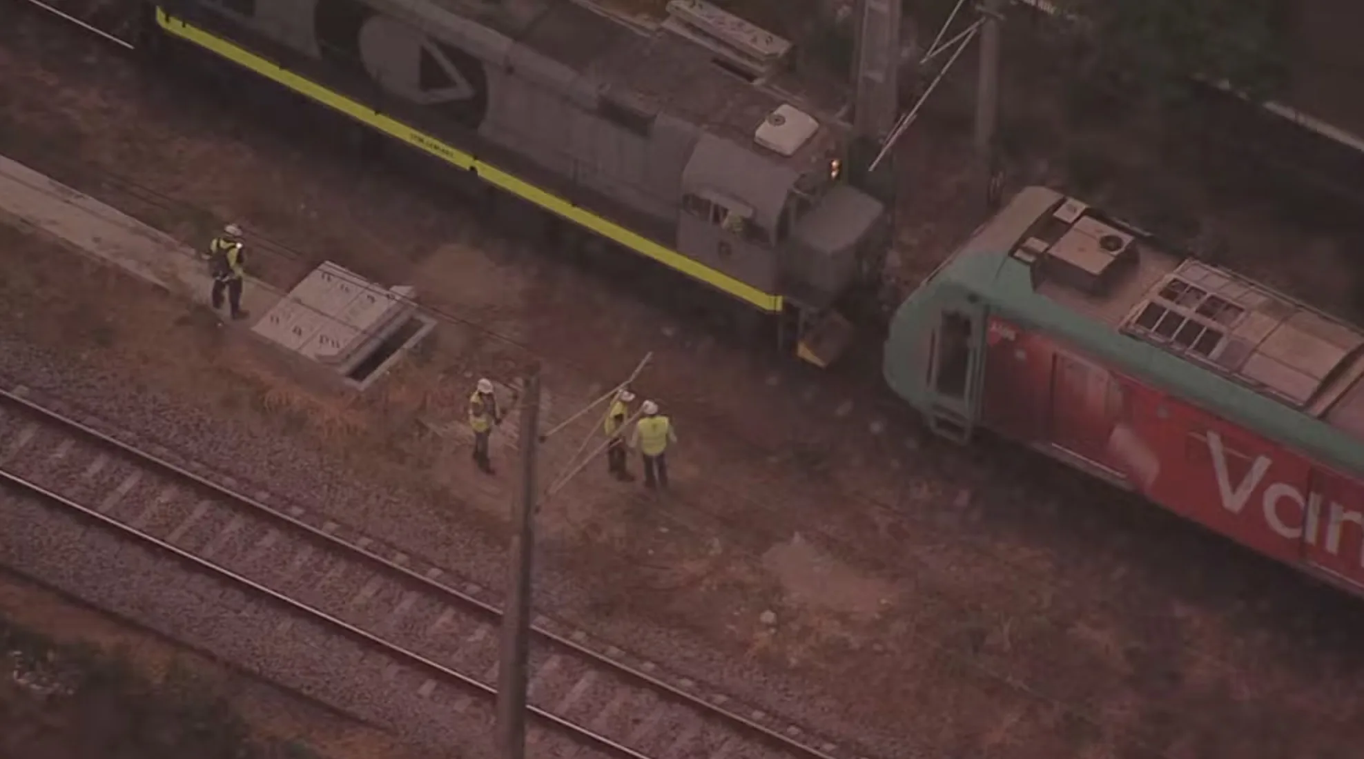 Trem descarrila na Linha Esmeralda: entenda o que causou o incidente ontem 26/04 e como isso afetou milhares de passageiros hoje