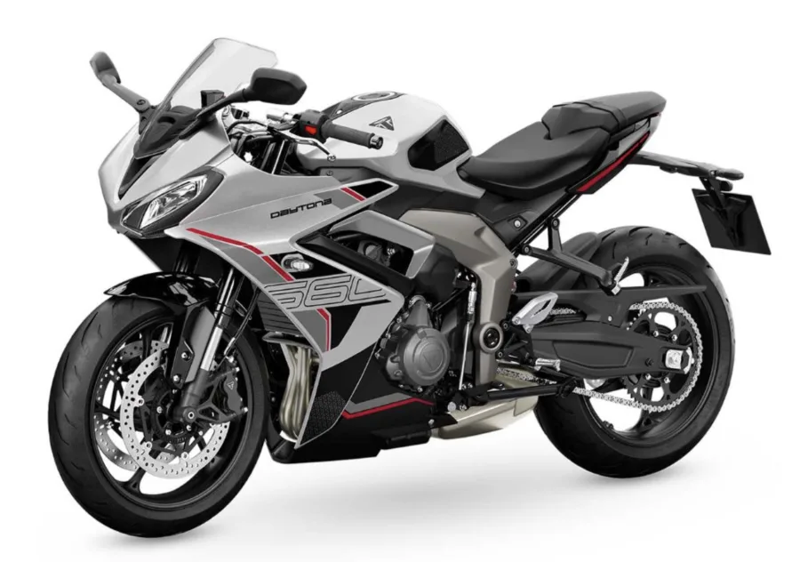 Daytona 660 traz 95 cv, carenagem esportiva, suspensão ajustável e pneus de alto desempenho, com foco em pilotagem esportiva e controle em alta velocidade