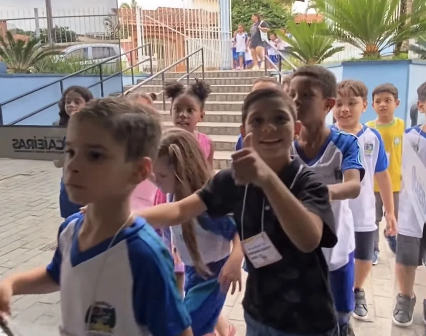 Crianças estão aprendendo sobre o meio ambiente de um jeito inesperado em Caieiras; Projeto revela método que prende atenção de verdade