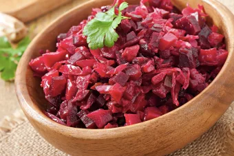 Por que ferver beterraba está destruindo os nutrientes, especialistas revelam o método correto que muda tudo na cozinha