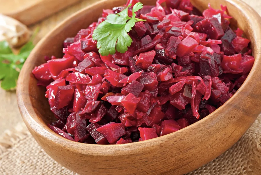 Por que ferver beterraba está destruindo os nutrientes, especialistas revelam o método correto que muda tudo na cozinha