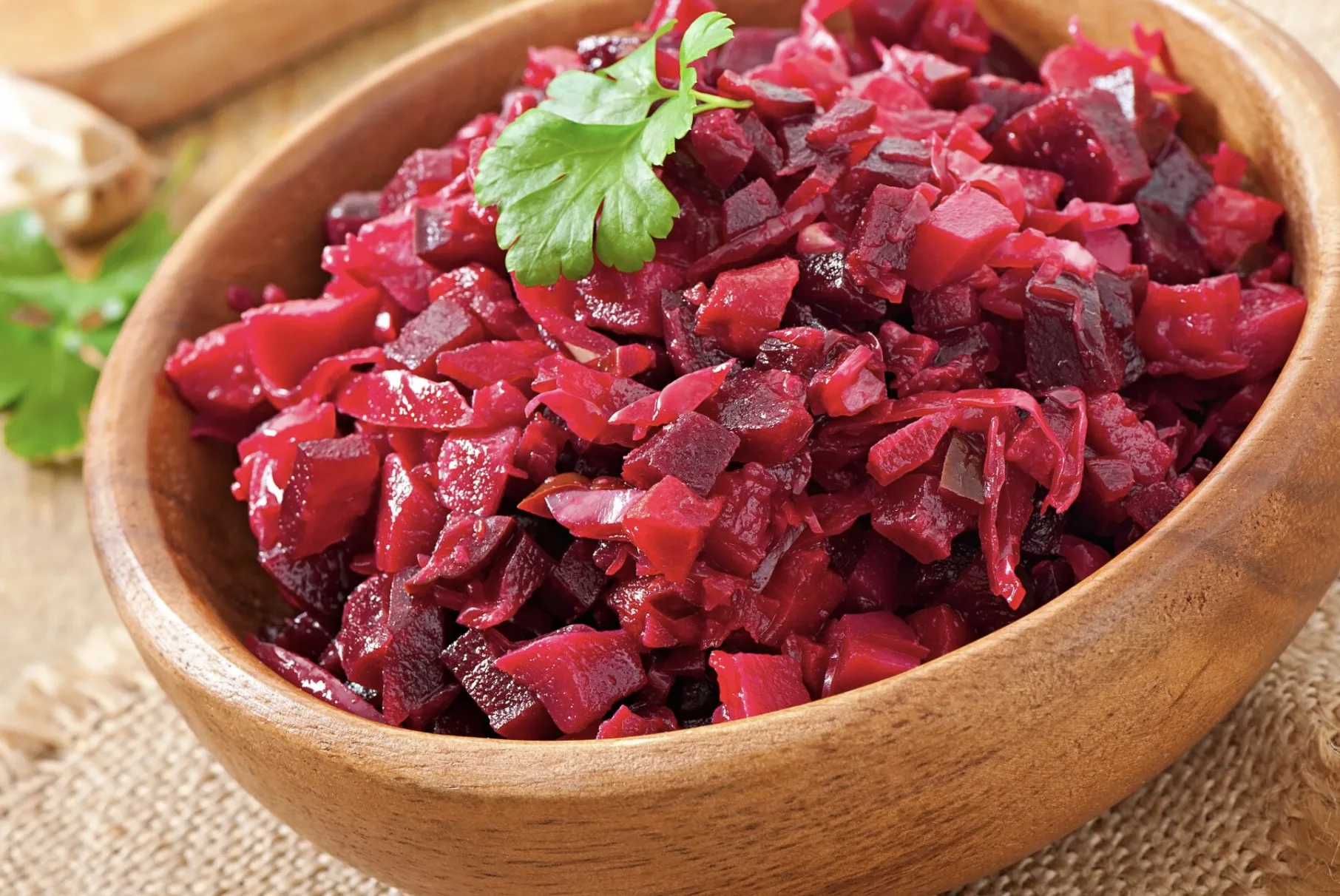 Por que ferver beterraba está destruindo os nutrientes, especialistas revelam o método correto que muda tudo na cozinha