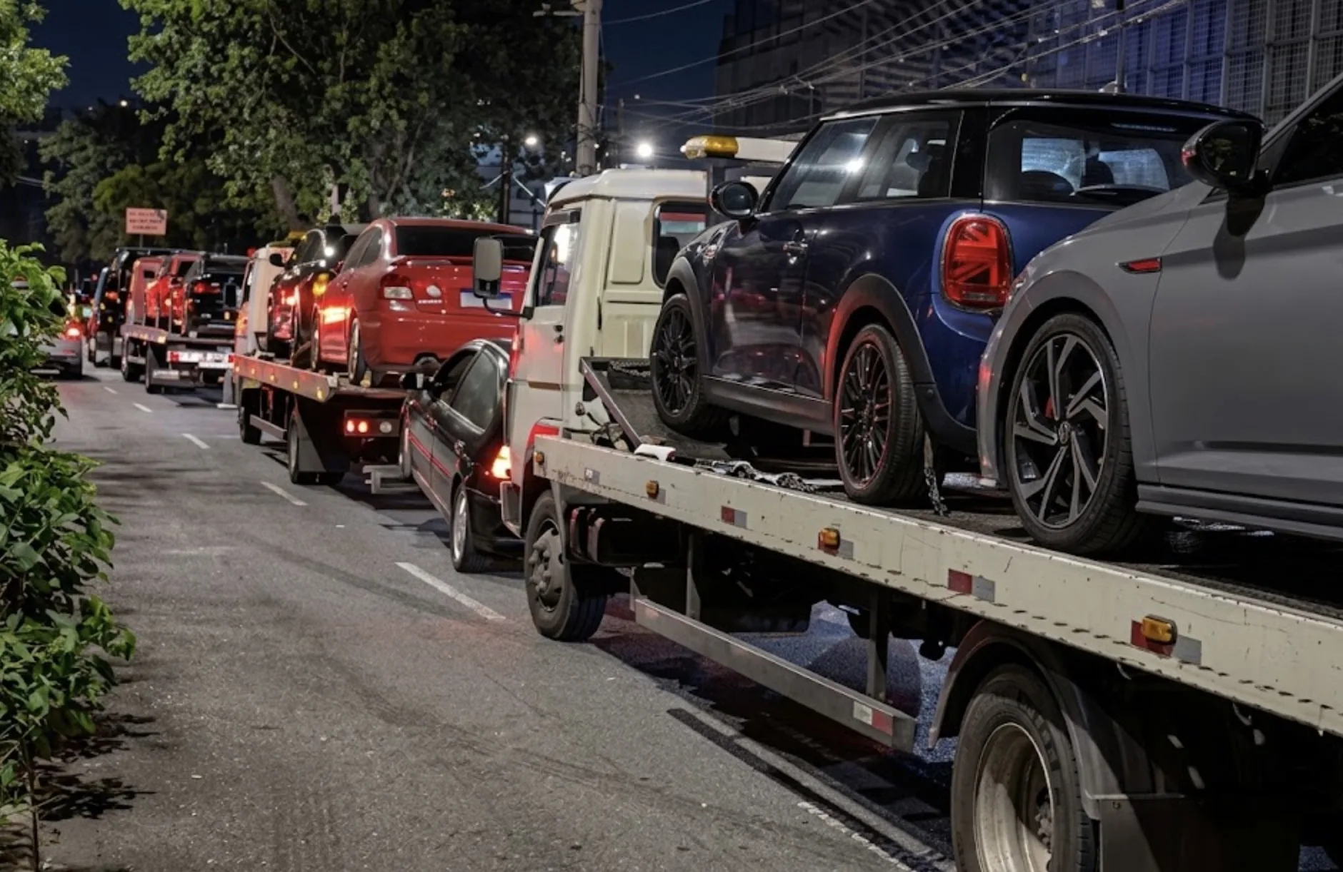 Pátio Caieiras do Detran recebe 22 carros apreendidos em operação da PM contra rachas na Marginal Pinheiros