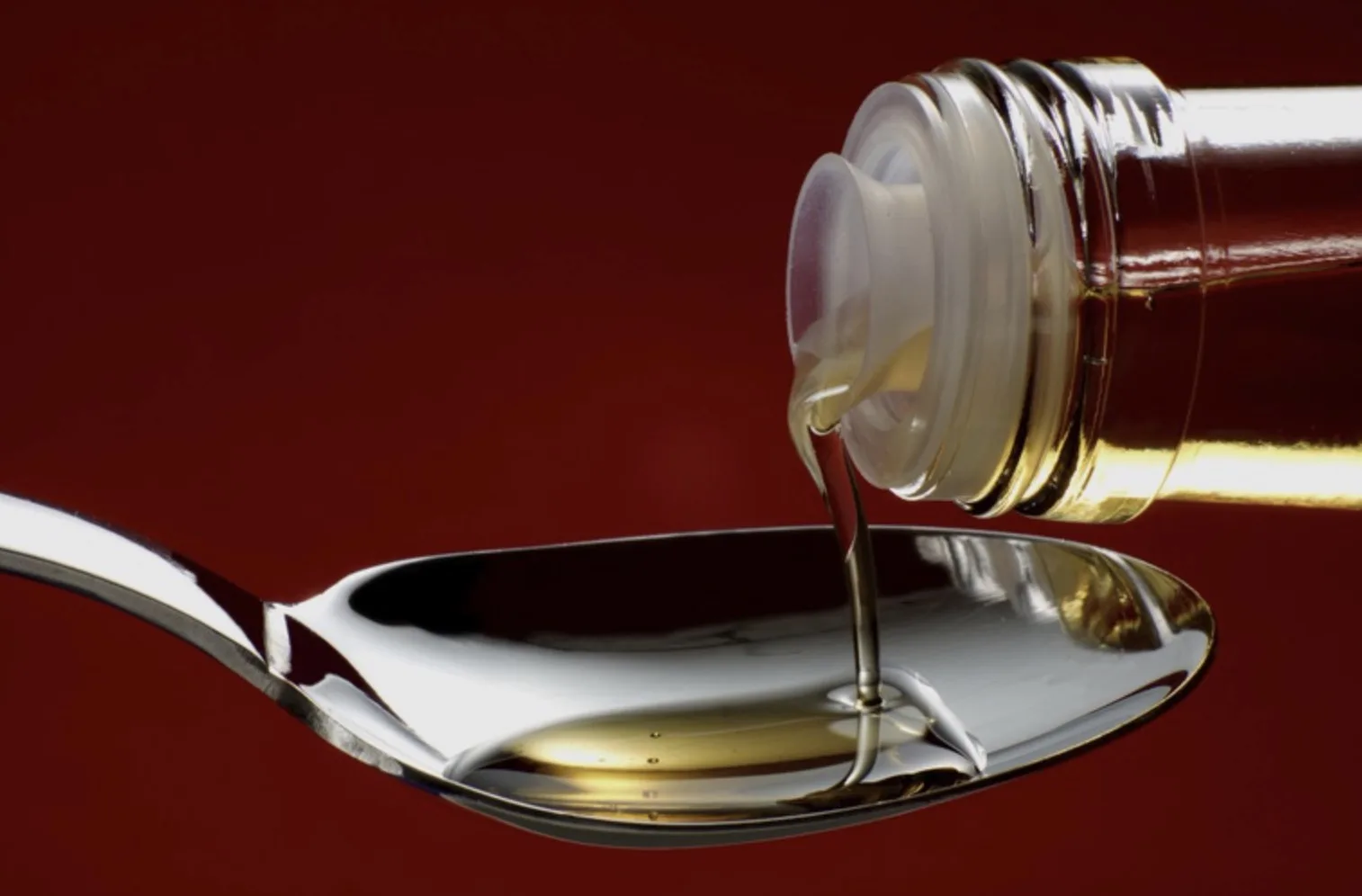 Anvisa faz alerta e revela risco cardíaco grave escondido em remédios com substância suspensa