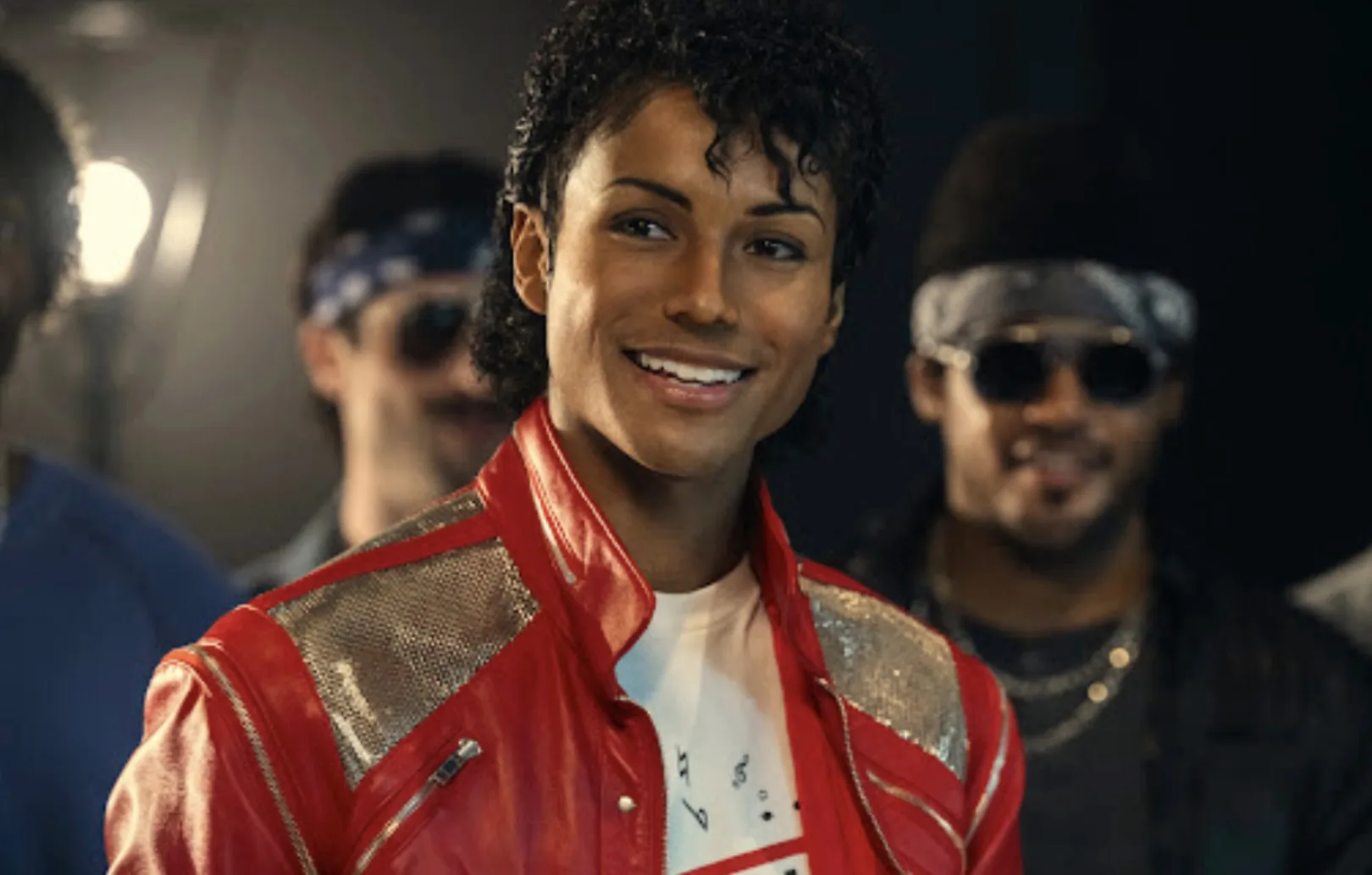 Cinebiografia de Michael Jackson estreia com baixa aprovação crítica, mas a bilheteria conta outra história