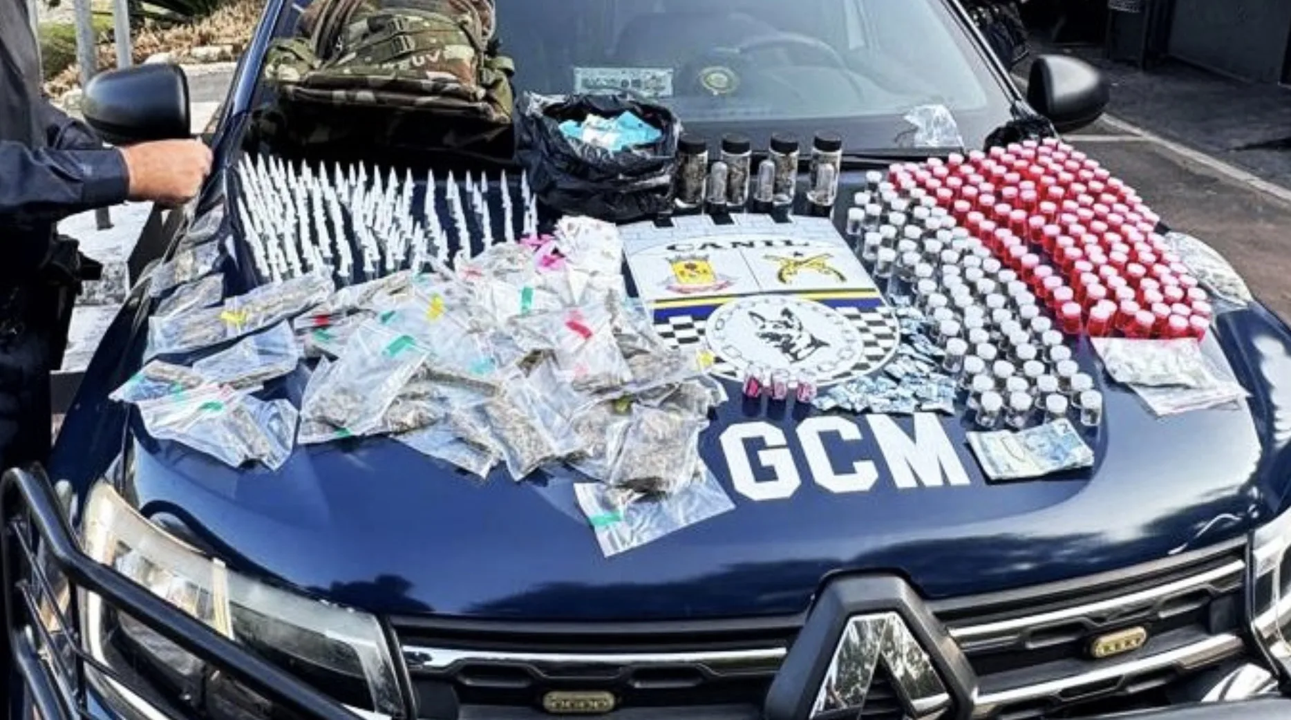 Eles tentaram fugir, mas a GCM cercou tudo: Veja como a operação em Carapicuíba terminou com prisão e drogas apreendidas