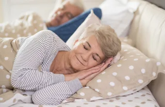 Cochilos longos e frequentes estão associados a maior risco de morte, aponta estudo com idosos