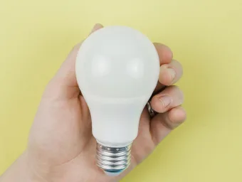 Conta de luz sobe em maio com bandeira amarela da Aneel e sinaliza pressão maior no custo da energia