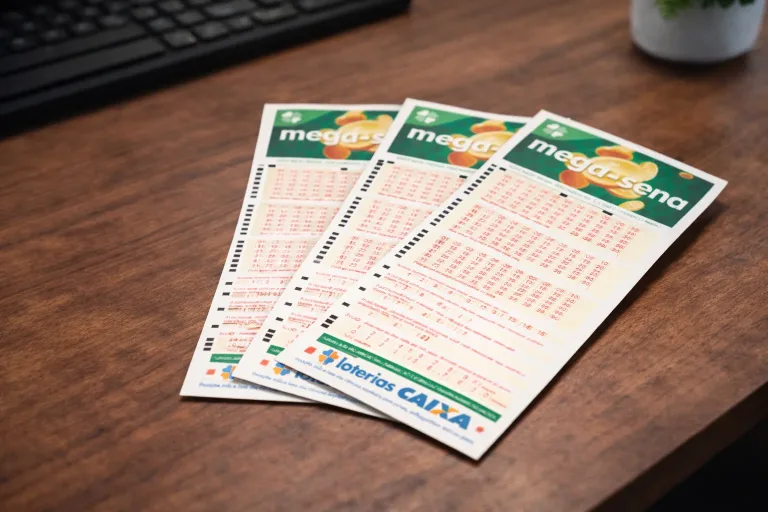 Resultado da Mega-Sena de Ontem, concurso 3000 dia 25/04/2026, acumulou, prêmio de R$ 115 milhões daria para comprar frota de Chevrolet Onix 2026 com seguro auto e IPVA 2026