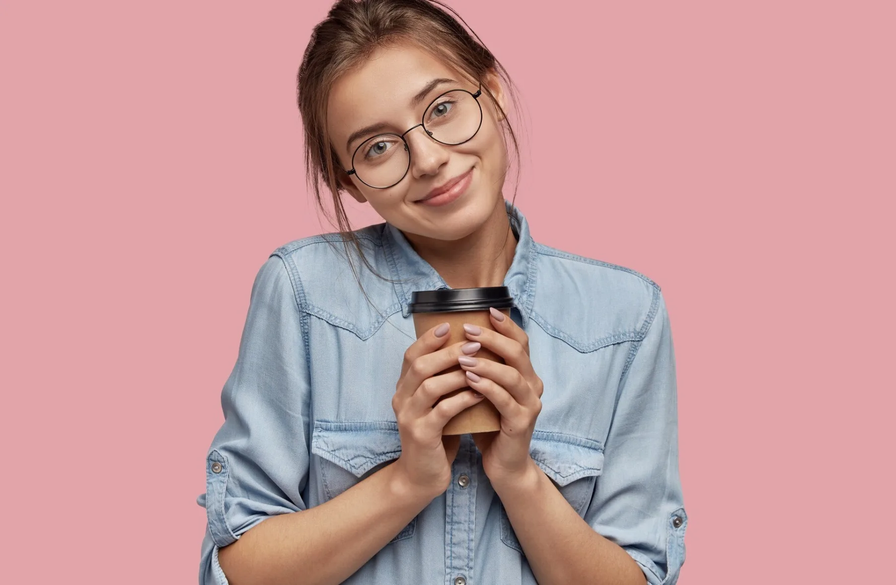 Café muda seu cérebro sem você perceber? Estudo revela o que acontece no intestino e explica impacto direto no humor