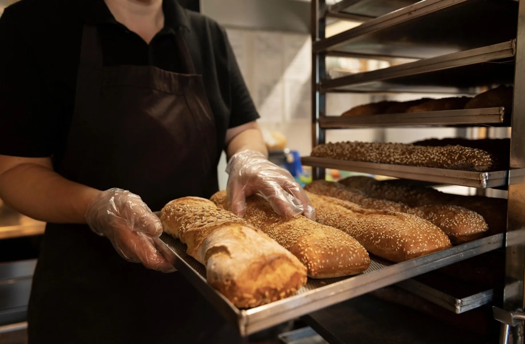 Cotia abre vagas para cursos gratuitos de panificação e confeitaria com foco em geração de renda