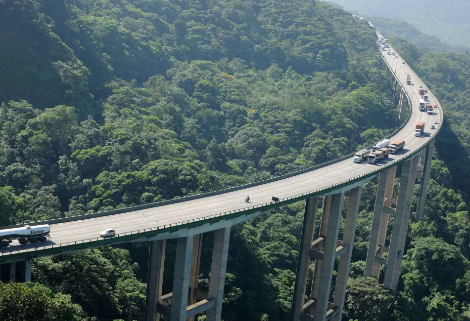 Feriado deve levar quase 20 milhões de veículos às rodovias de SP e acende alerta para congestionamentos nas saídas da capital