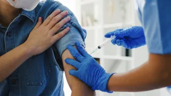 Carapicuíba inicia vacinação contra a gripe para grupos prioritários nas unidades de saúde